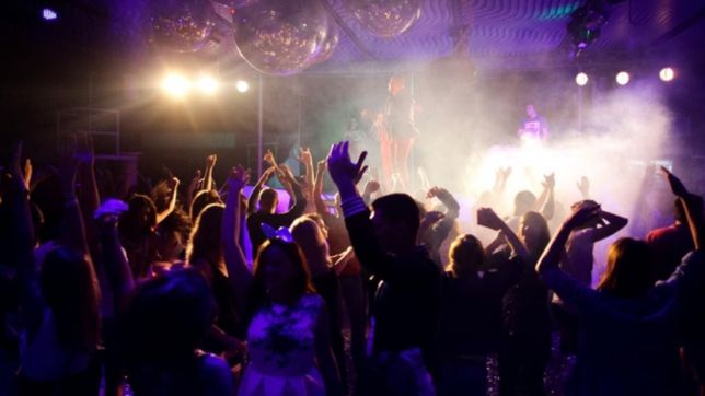 advierten que habra que pedir permisos para hacer fiestas de hasta 200 personas