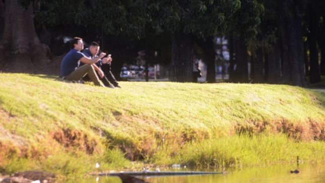 anuncian un jueves fresco y con sol, a la espera de las tormentas que llegan a la plata