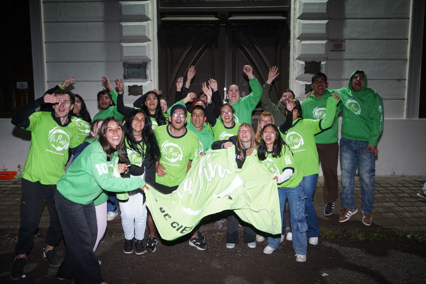 Los militantes de La Pinto, parte de Juntos por Vete, festejan la gran elección que hicieron