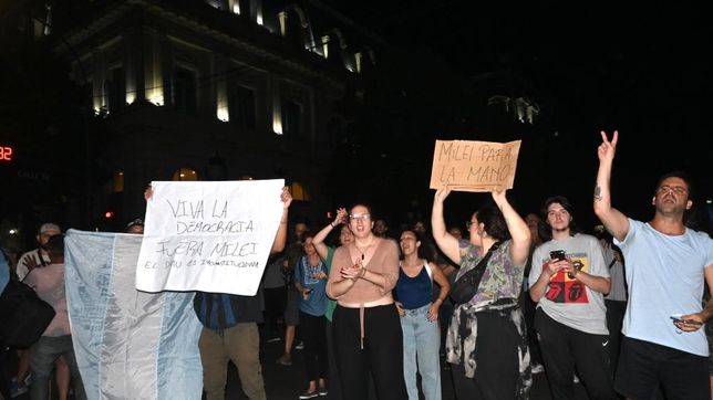 vecinos de la plata movilizan a 7 y 50 en repudio al dnu y la ley omnibus de javier milei