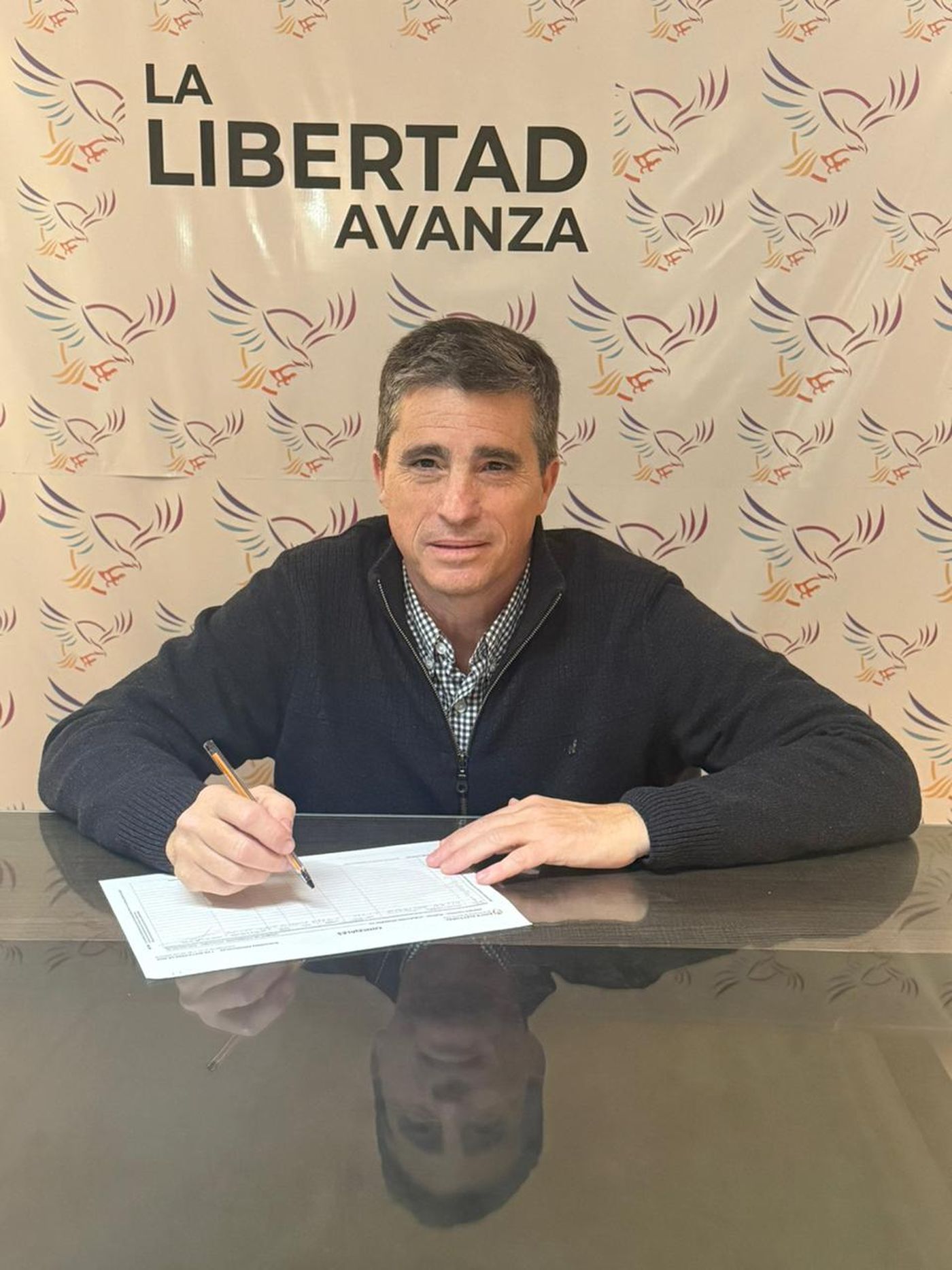 Juan Pablo Allan firmó como cabeza de lista de concejales. Fue el único lugar que obtuvo el bullrichismo.