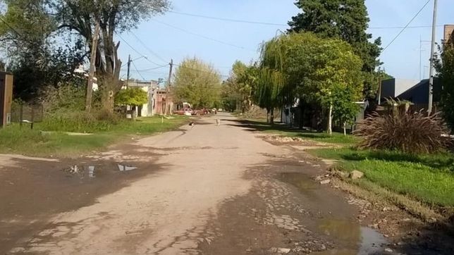 minada de crateres: la denuncia de los vecinos por una calle intransitable en los hornos