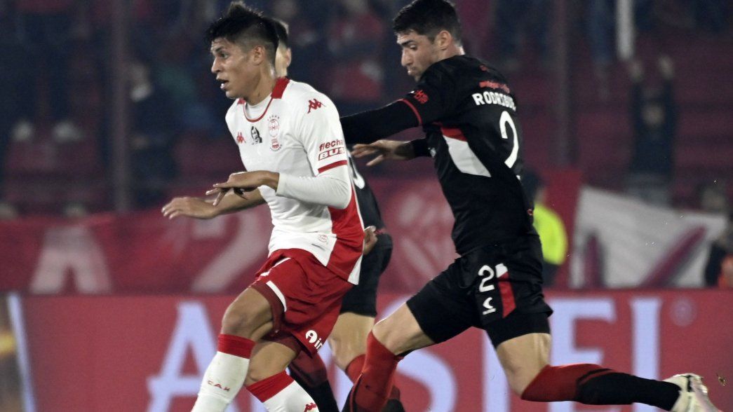 Estudiantes volvió a repetir errores, no generó peligro y empató con Huracán