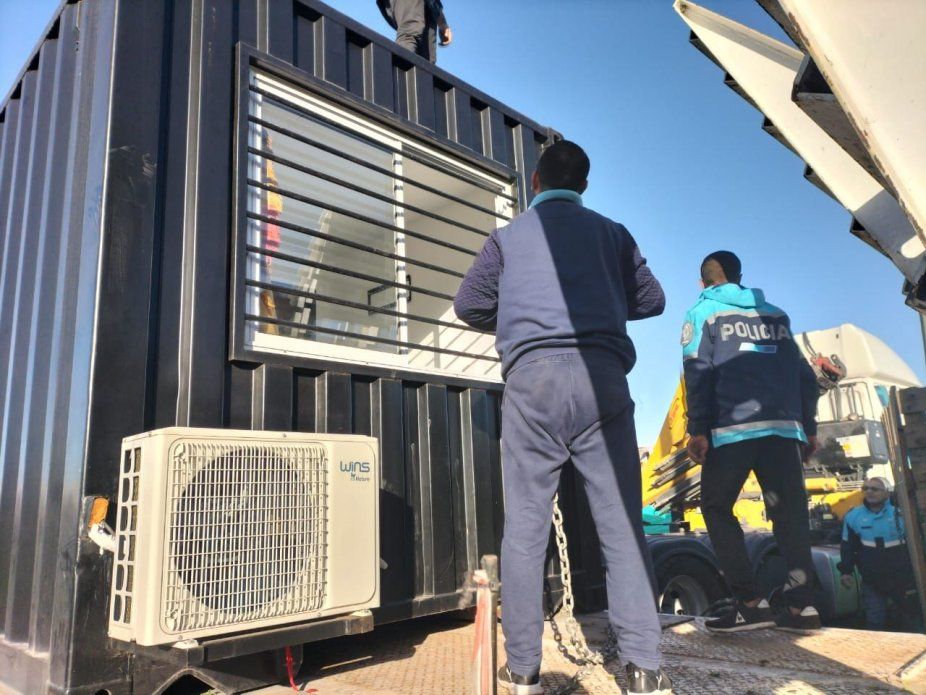 Allanamiento en la megatoma de Los Hornos