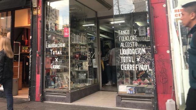 despues de casi 60 anos, cierra una emblematica disqueria de la plata y liquida todo