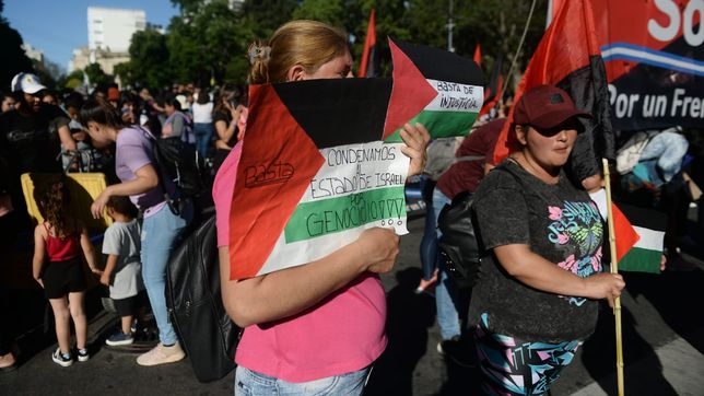 partidos de izquierda cortaron en pleno centro platense en respaldo a palestina