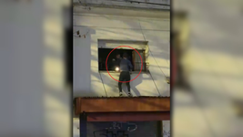 tension en pleno centro por un hombre que se atrinchero en una casa y amenazo con incendiarla tension en pleno centro por un hombre que se atrinchero en una casa y amenazo con incendiarla