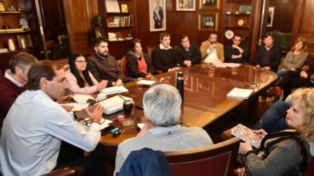 garro busca profundizar la ayuda en los barrios de la plata para atravesar el momento