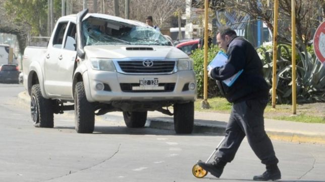 murio un hombre en un terrible choque entre dos camionetas en la rotonda de 120 y 32
