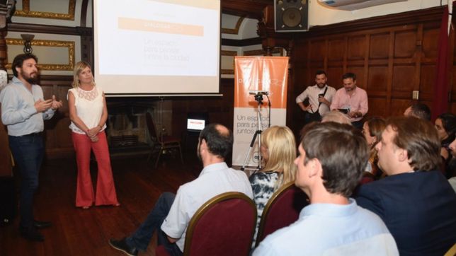 se lanzo dialogar la plata, el espacio de opinion y debate de 0221.com.ar