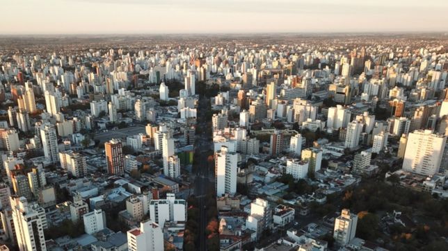 la plata es el segundo distrito con mas habitantes en la provincia de buenos aires