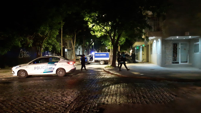 un hombre cayo desde el cuarto piso de un edificio de barrio norte y murio