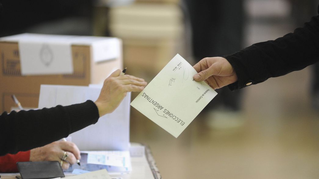 ¿Qué eligen y cómo votan los extranjeros en las próximas legislativas en la provincia?