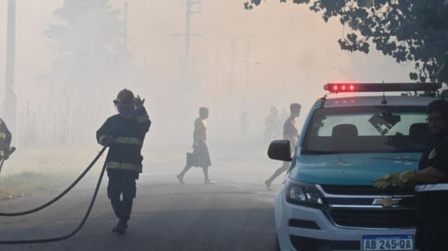 la sequia, el calor y el viento complicaron el control del fuego en la cantera
