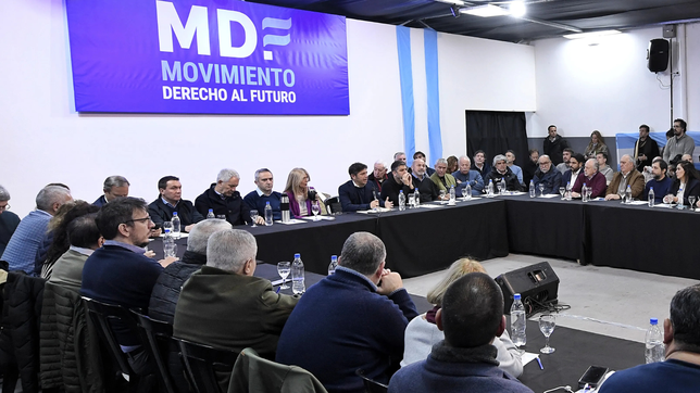 kicillof reunio a su tropa en la plata y ratifico la marcha por cfk