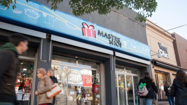 los comerciantes platenses, entre la crisis y el bono de fin de ano