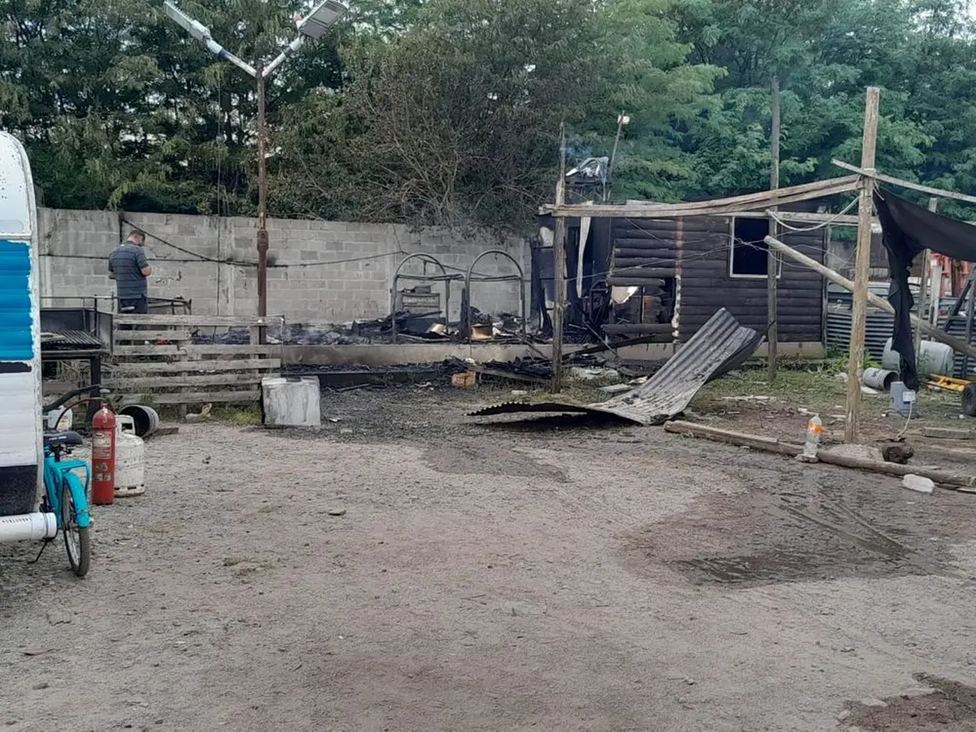 La familia que perdi&oacute; todo en el incendio de La Plata pide ayuda para volver a empezar
