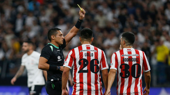 ¿como le fue a estudiantes con jesus valenzuela, el arbitro ante cerro porteno con el que esta invicto?