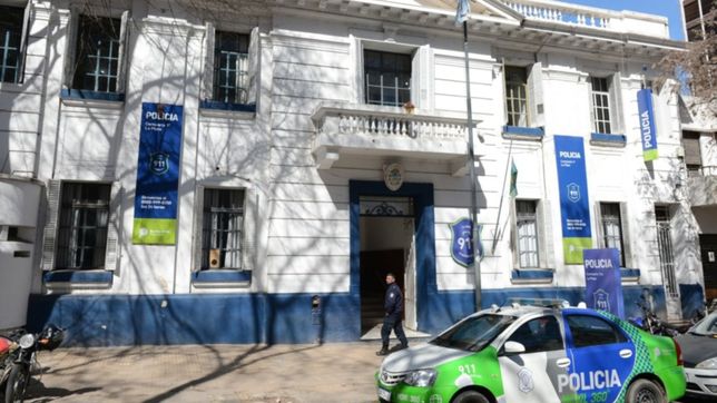 se fugo un preso de una comisaria y lo buscan en el centro de la plata