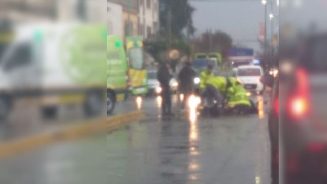 un accidente en medio de la lluvia genero caos en el transito y la intervencion del same