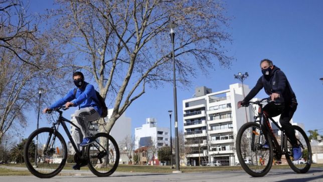 vacaciones en la plata: calles liberadas, clases y circuitos guiados para hacer en bici