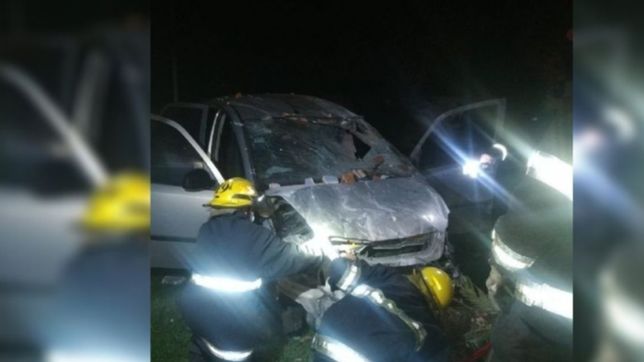 otro impactante accidente en la region: un auto termino incrustado contra una casa