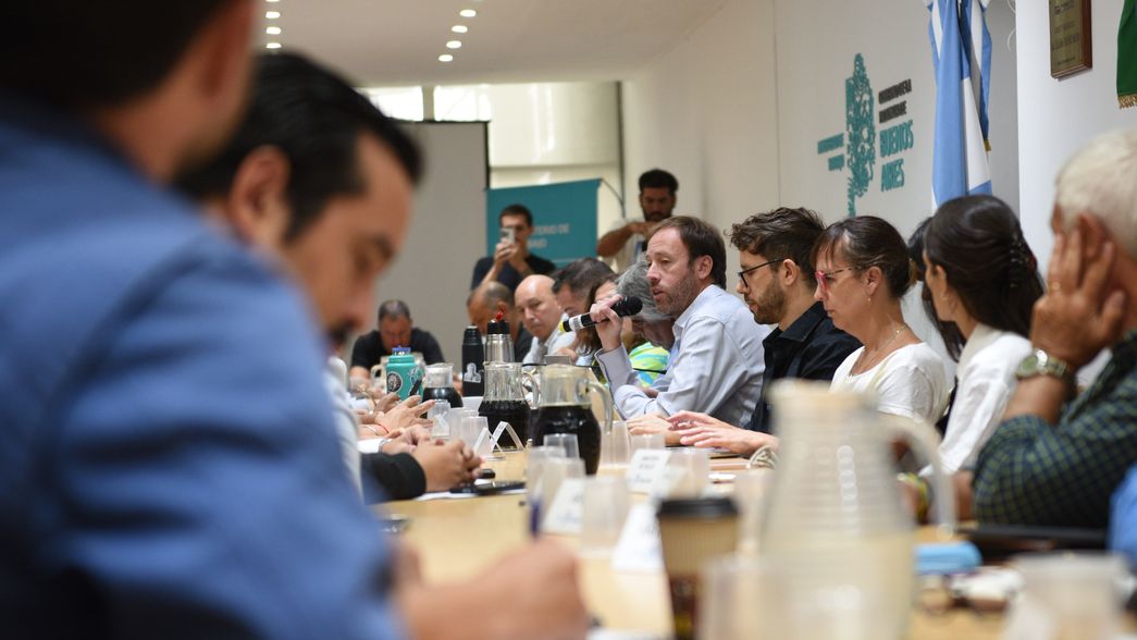 La Provincia recibe a docentes, estatales y judiciales para discutir salarios