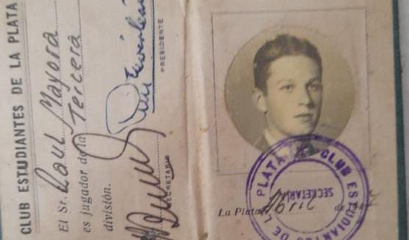 El carnet de Raúl Mayorga, el abuelo materno de Guido.