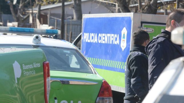 conmocion en un barrio de la plata: un joven se quito la vida en plena calle