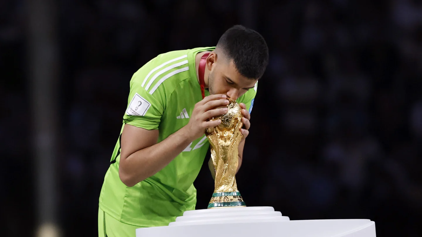 Si a Dibu Martínez no le dan el okey, Gerónimo Rulli sería el arquero de la  Selección argentina en Paris 2024