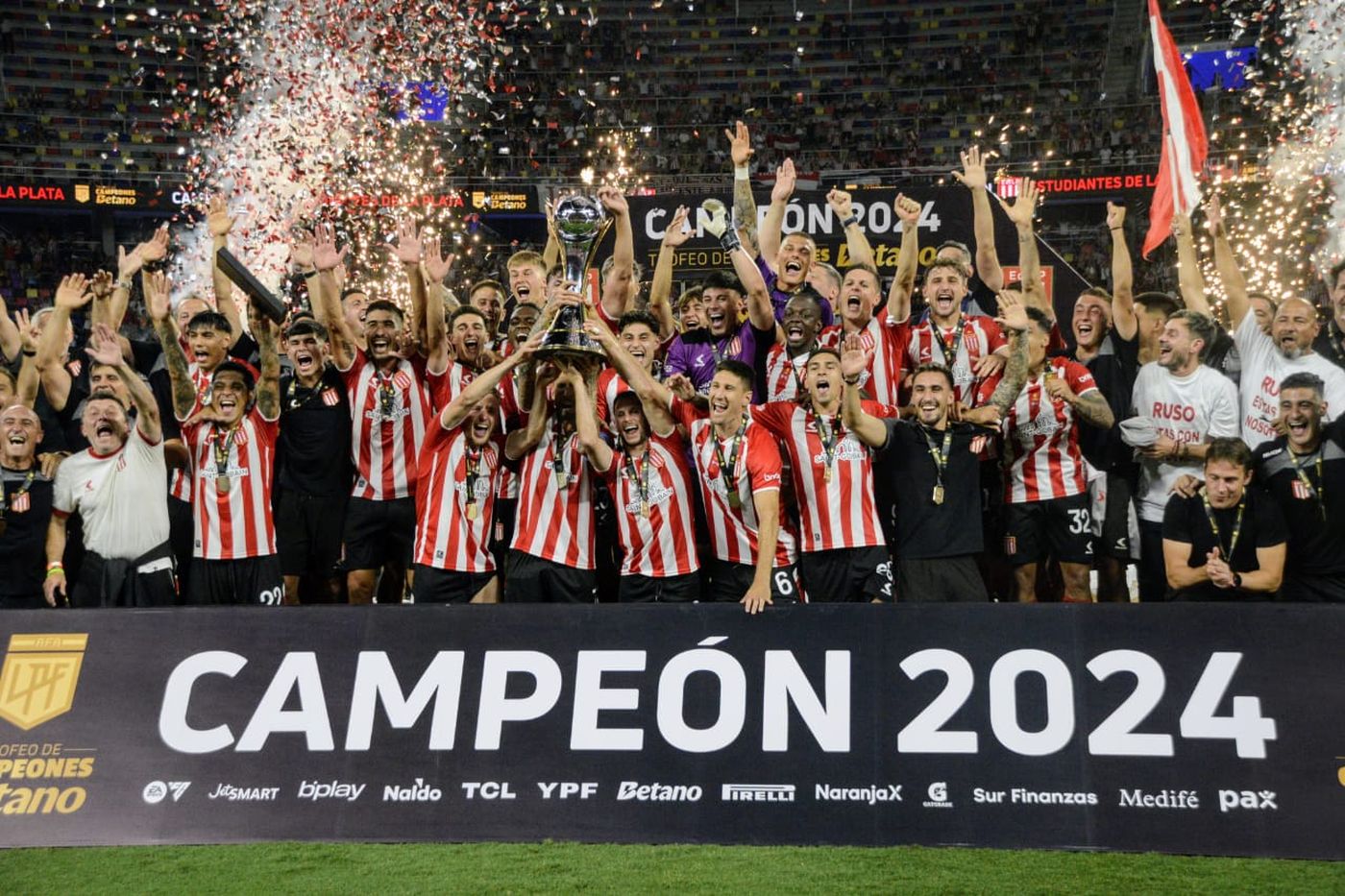 Estudiantes Velez Trofeo de Camepones Campeon.jpeg