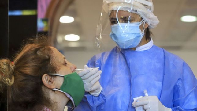 en mayo, la plata registro siete veces mas cantidad de contagios de covid que en abril