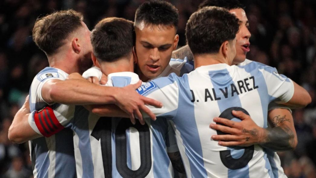 Quieren bajarla y no saben cómo hacer: la Selección argentina sigue en la cima del mundo