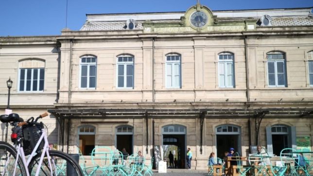 la musica invade los andenes de meridiano v con un encuentro de coros