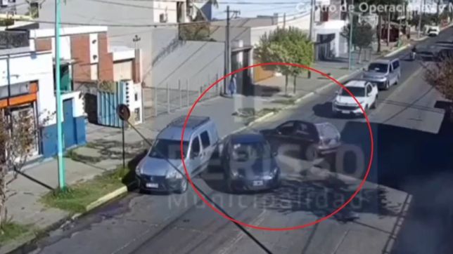 video: hizo un trompo en plena avenida y causo un choque en cadena