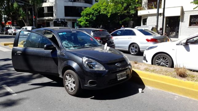 grave accidente en pleno centro de la plata termino con un peaton herido