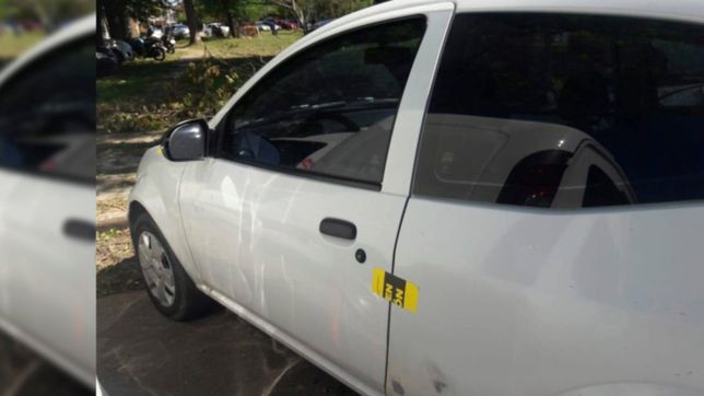 indignante: estacionaron en una rampa, se fueron y dejaron a su hija de 2 anos adentro