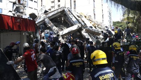 El devastador terremoto que sacudió Colombia ya dejó al menos 240 muertos y 195 desaparecidos