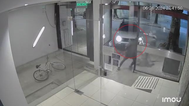 a bordo de su camioneta, intento frustrar un robo en un edificio centrico de la plata