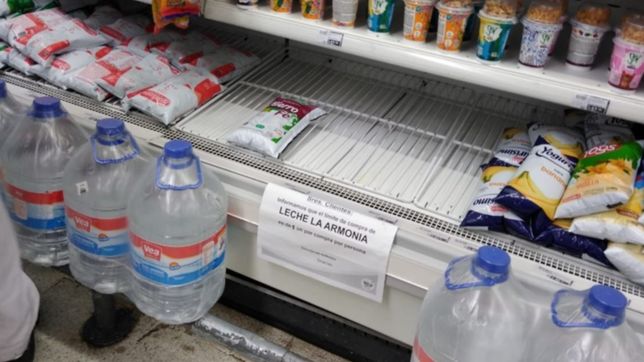 sigue el racionamiento y venden un solo sachet de leche de segunda marca por persona