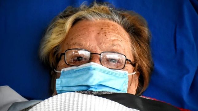 tiene 80 anos y le gano una conmovedora batalla al coronavirus en la plata