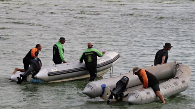 sigue la busqueda del pescador que cayo en el rio