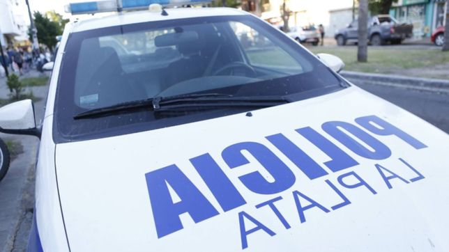 persecucion, tiros y cuatro ladrones profugos por el robo de una camioneta en la plata