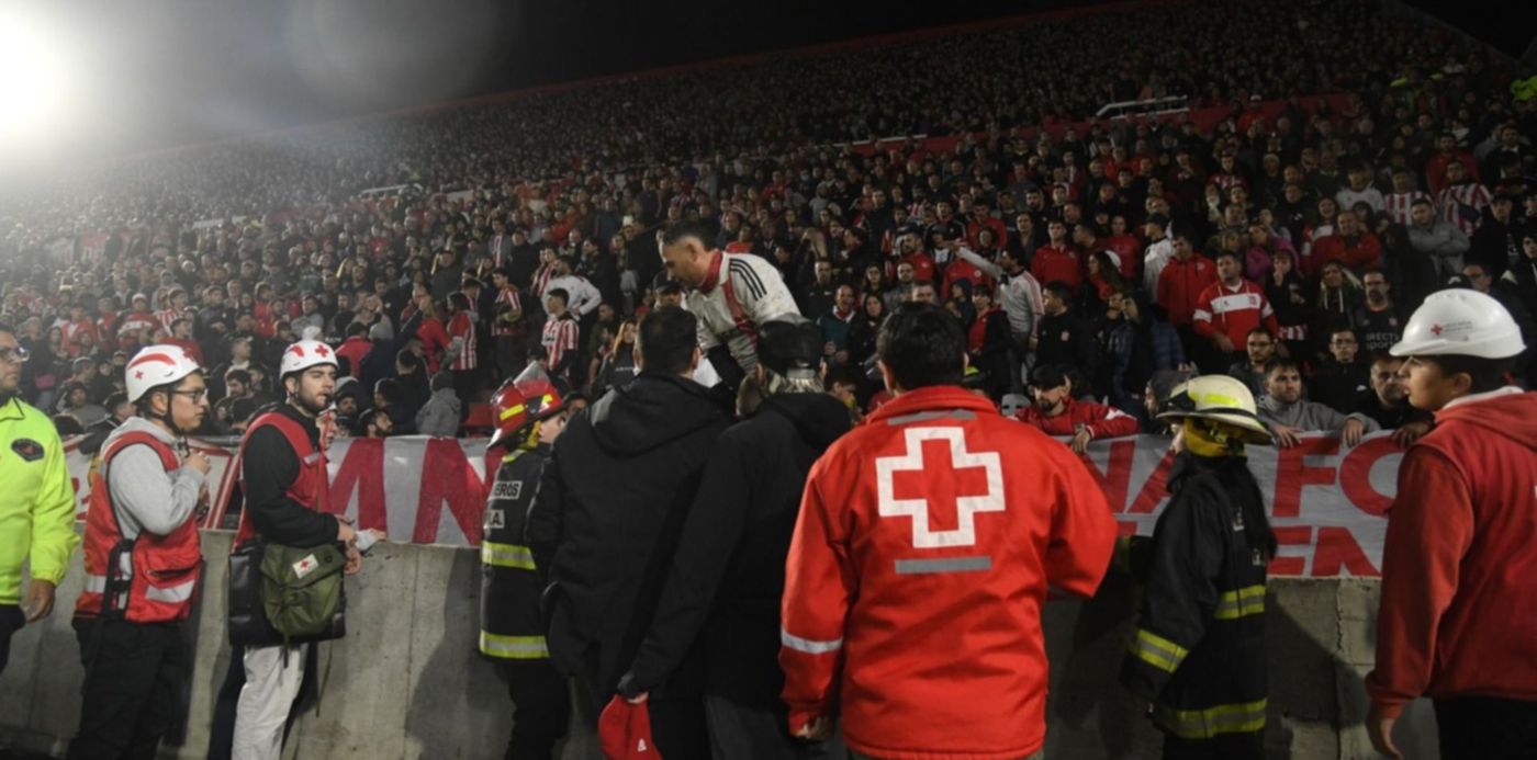 Hincha cayó al foso Estudiantes Bragantino