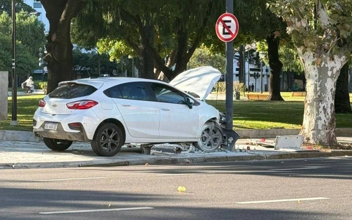 Las autoridades investigan cómo fue el momento previo al choque en Plaza Italia y las condiciones en las que estaba el conductor.
