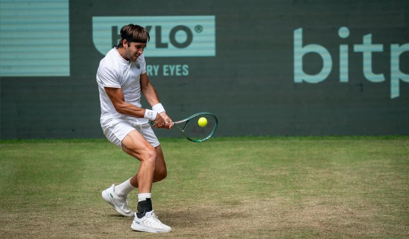 Tomás Etcheverry césped Halle (3).png