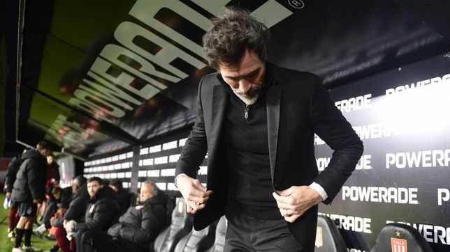 la decision que tomo dominguez para el viaje a asuncion para jugar por la copa libertadores