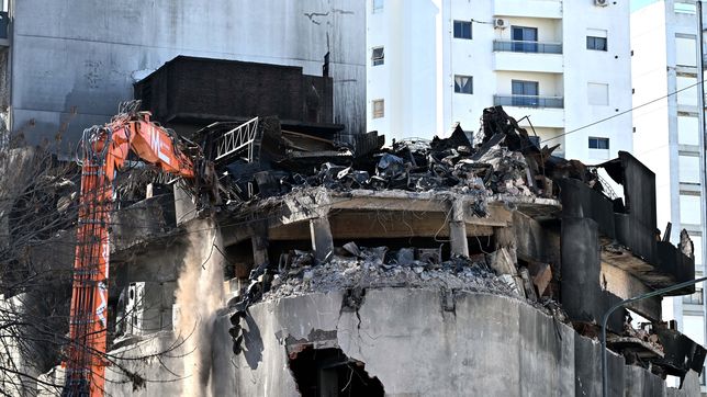 el incendio del deposito de diagonal 77 se metio en el concejo en plena campana electoral