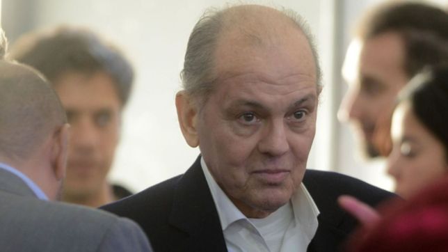 alarma por la salud de alejandro sabella: se complico su cuadro antes de recibir el alta