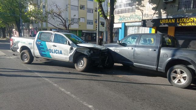 un patrullero se incrusto contra una camioneta en medio de una persecucion